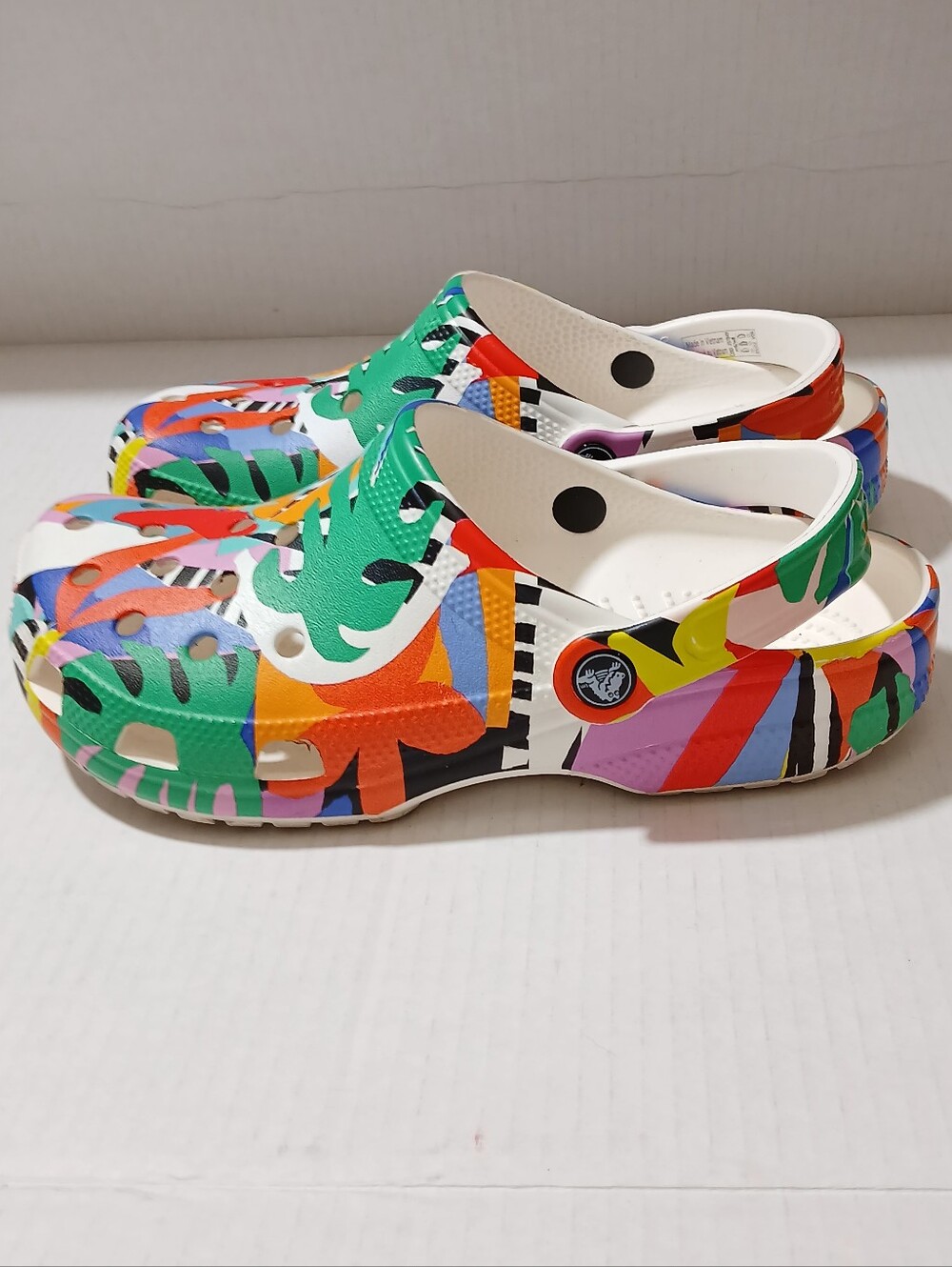 Crocs Retro Resort Clog Tropical Colorful Slip On Sandals Summer Womens 8 - Picture 2 of 9